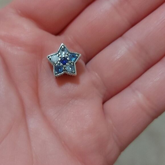 925 Sterling Silver Star Charm - Picture 2 of 7